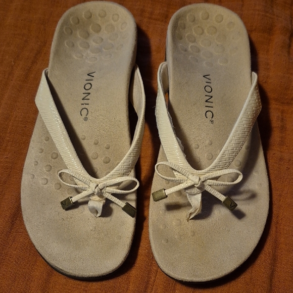 Vionic Women's Tan Sandals with Bow Accent - Picture 1 of 5